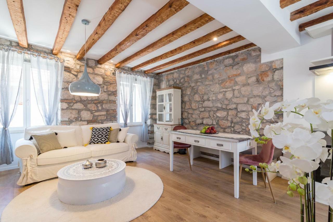 Deluxe Apartment Mimi Ровінь Екстер'єр фото